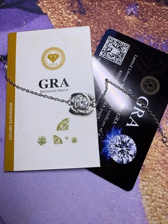 Certified 2 carat moissanite circle bracelet with silver chain - Picture 3 of 4